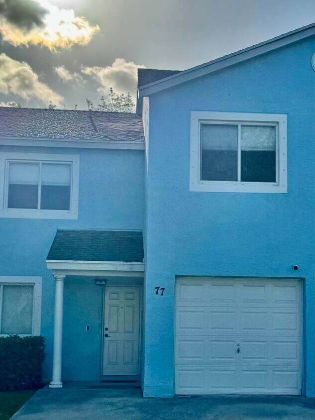 Building Photo - 77 Fairways Ln