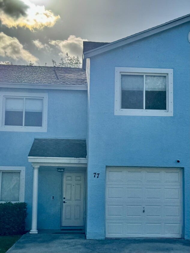 Primary Photo - 77 Fairways Ln