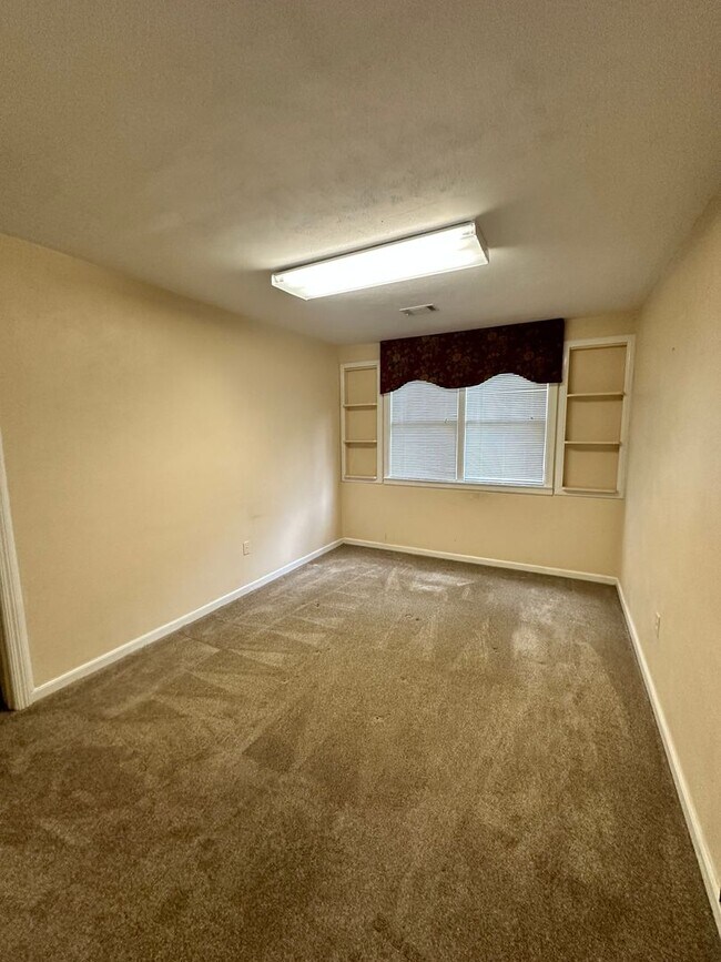 Building Photo - 3 Bed 1 Bath House