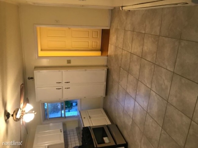 Building Photo - 3 br, 1 bath Apartment - 676 Grand Street