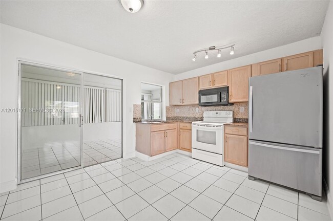 Building Photo - 7004 NW 67th Ave