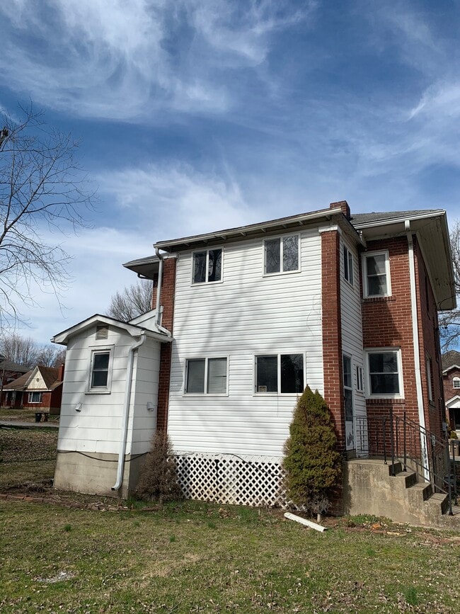Building Photo - 1415 Themis St