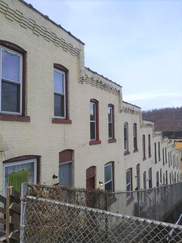 Primary Photo - 620 W 8th Ave