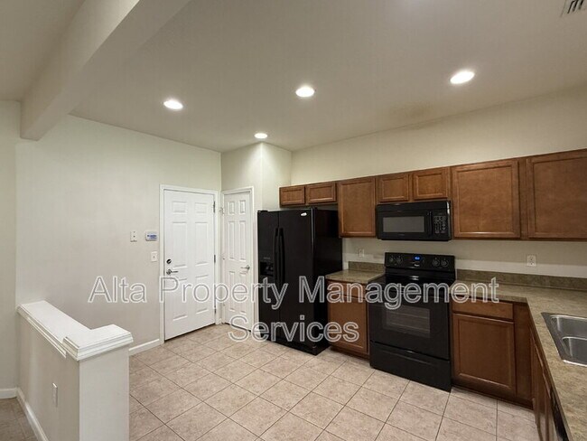 Foto del edificio - 6881 Woody Vine Dr