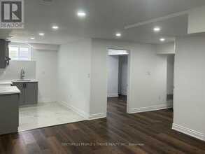 Building Photo - 66 Circus Cres