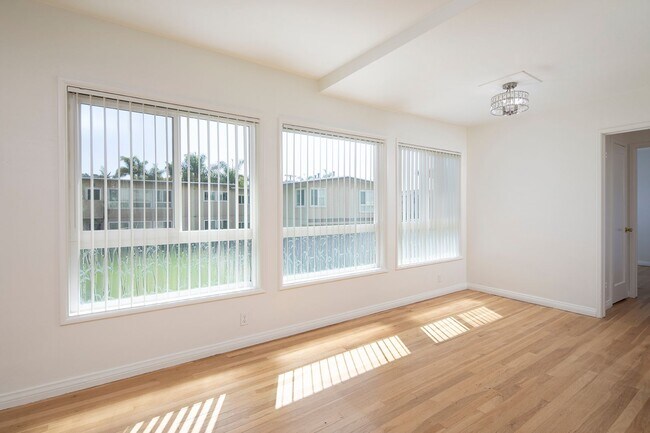 Foto del edificio - 2 WEEKS FREE!!! 2BR in La Jolla ~ 1 Mile from the Beach!