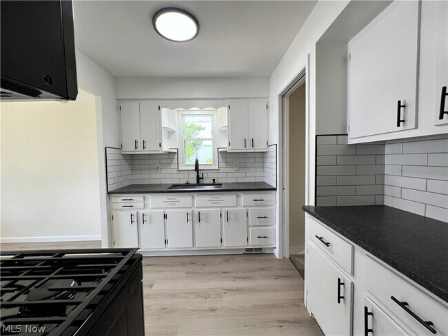 Building Photo - 12103 Belden Ave