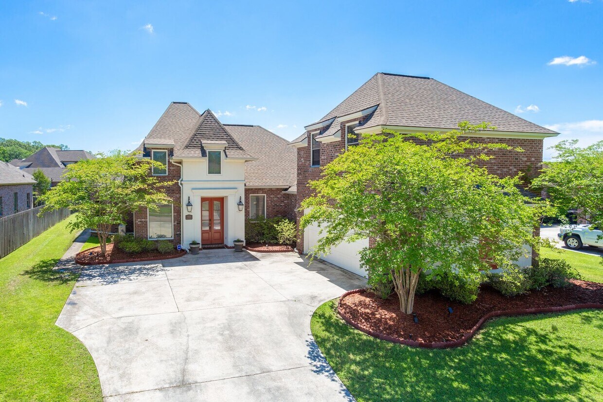 Primary Photo - Fully Furnished, All-Inclusive Lakefront L...