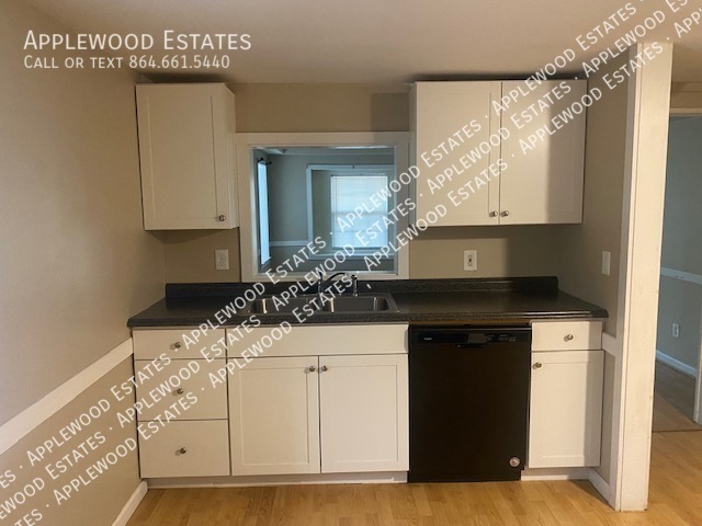Foto del edificio - 591 Cothran Creek Rd
