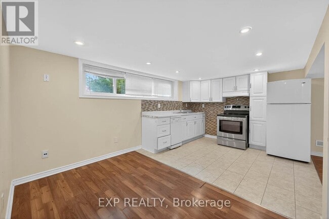 Building Photo - 3567 Queenston Dr