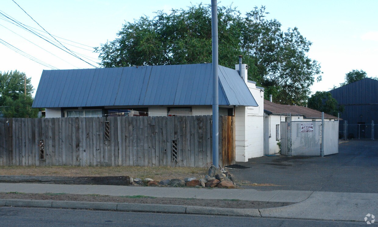 Primary Photo - 1812 Fruitvale Blvd