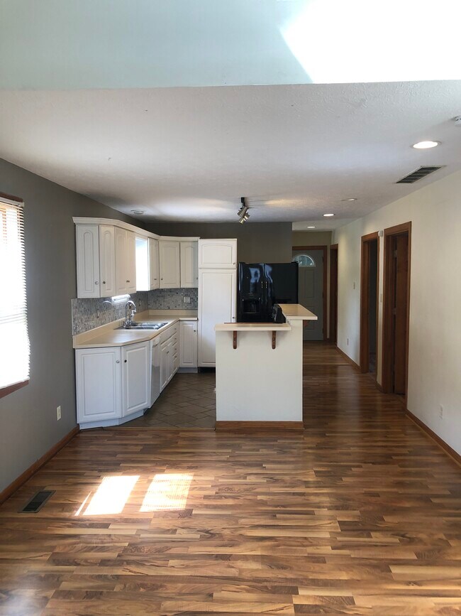 Downstairs - 942 Fayette St