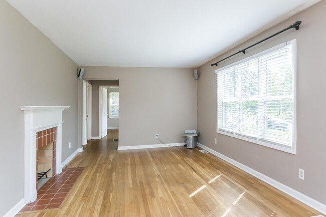 Building Photo - 141 St James Dr