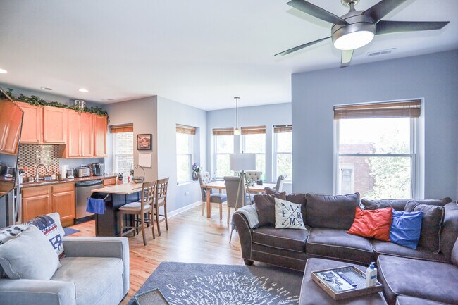 Foto del edificio - 3706 W Ainslie St