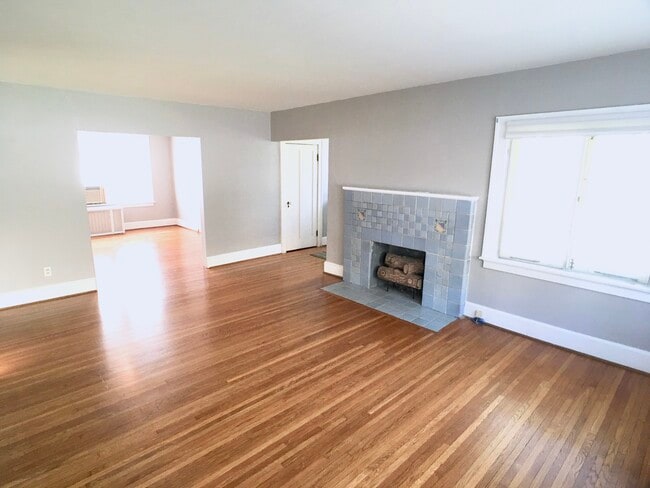 Living Room - 1234 Paxton Ave