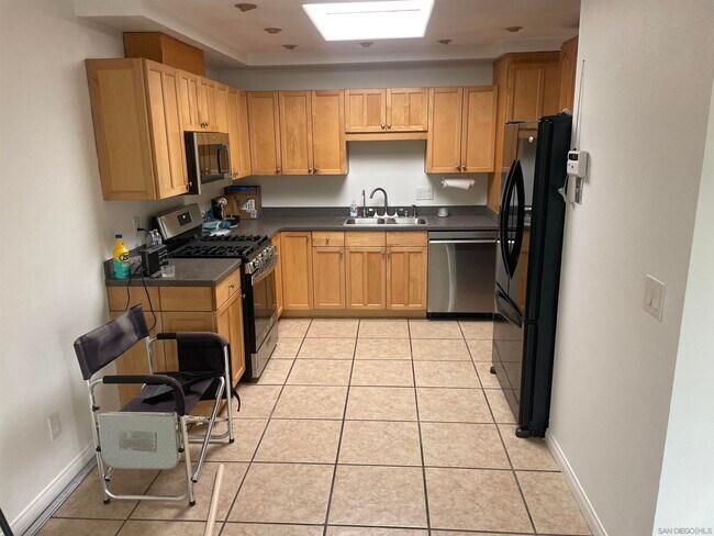 Building Photo - 3700 Highland Dr