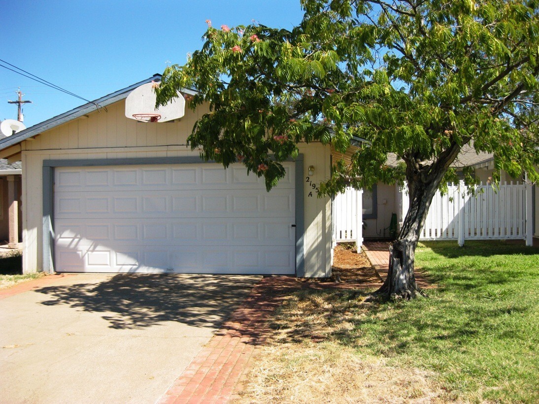 Primary Photo - Nice Duplex in Lake California