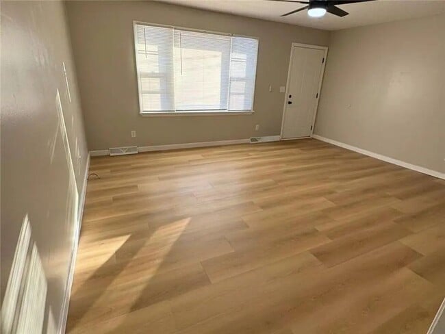 Building Photo - 606 Cleburn St