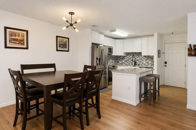 Foto del edificio - 9481 Highland Oak Dr