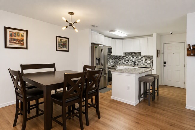 Building Photo - 9481 Highland Oak Dr