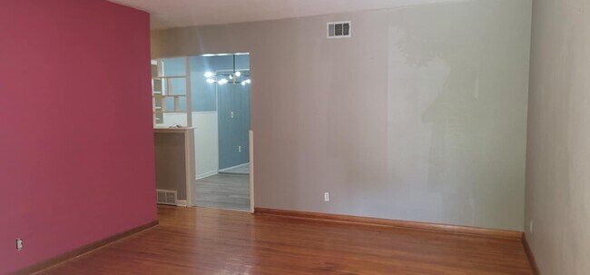 Foto del edificio - 3063 S Bennett St