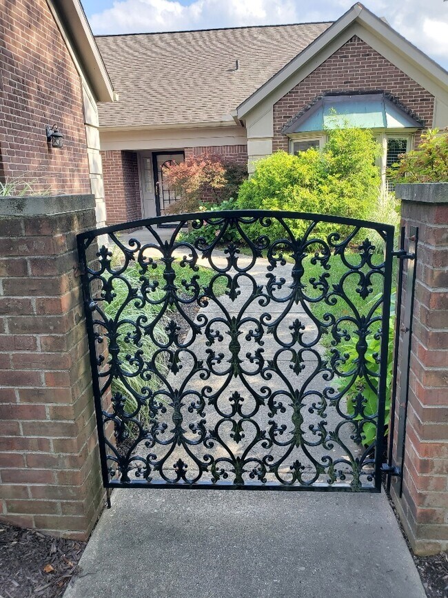 Foto del edificio - 8561 Olde Ml Cir N Dr