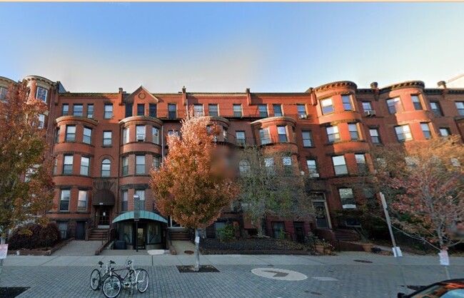 Building Photo - 922 Beacon St