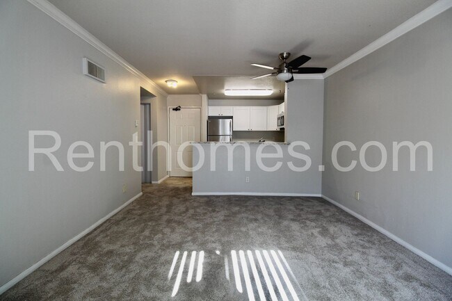 Foto del edificio - La Jolla/UTC, 3550-6225 Lebon Drive, Remod...