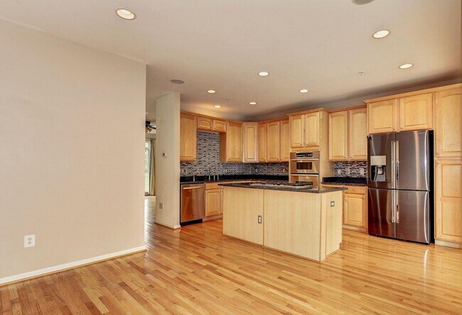 Building Photo - 8900 Dawson Manor Dr