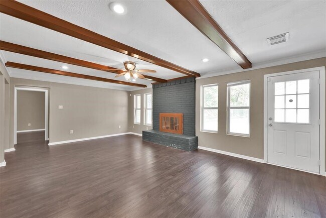 Foto del edificio - 696 Ravensworth Dr