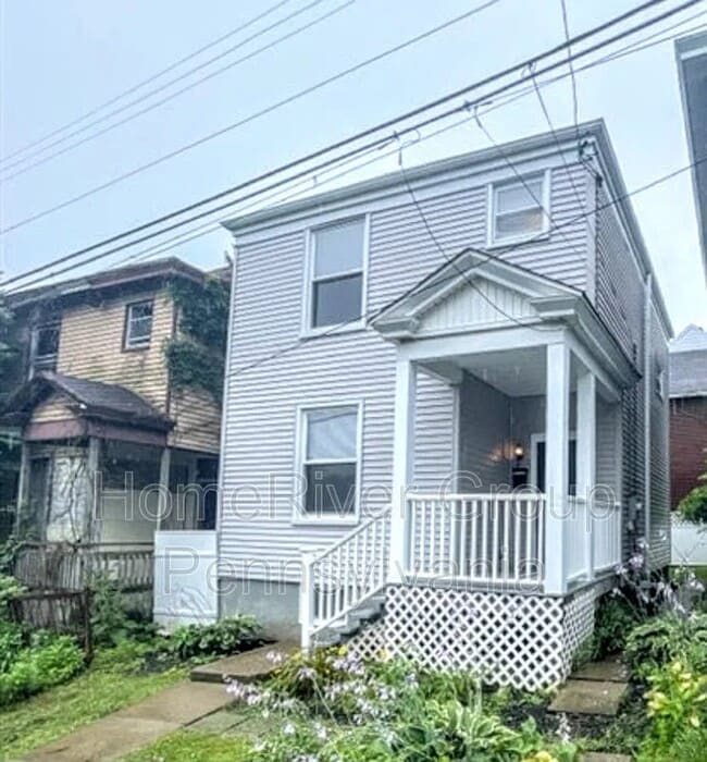 Building Photo - 245 Marion St