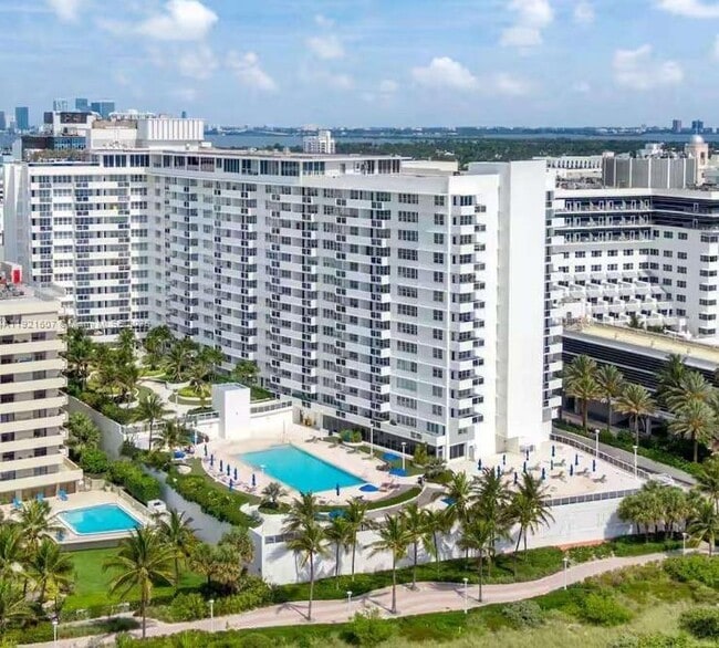 Foto del edificio - 100 Lincoln Rd