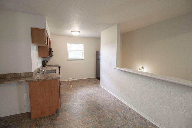 Foto del edificio - 215 West Blvd N