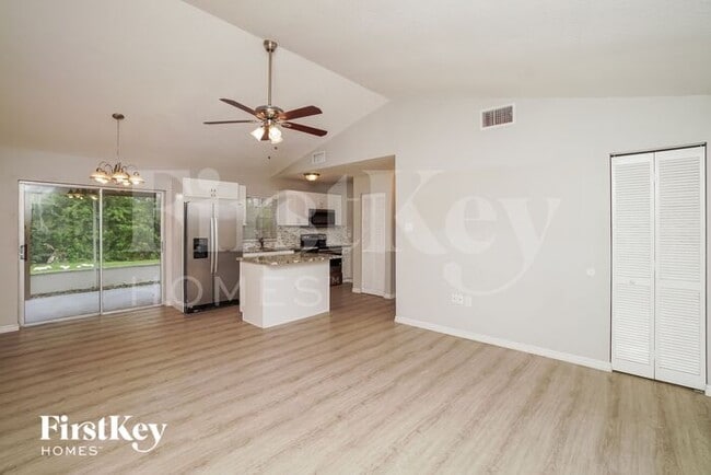 Foto del edificio - 6841 Willits Ave