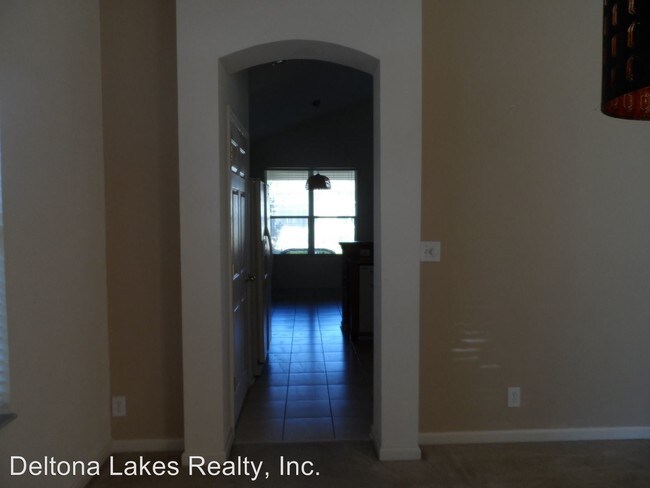 Building Photo - 815 Victoria Hills Dr S