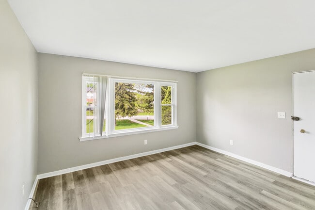 Building Photo - 991 Tollview Ave