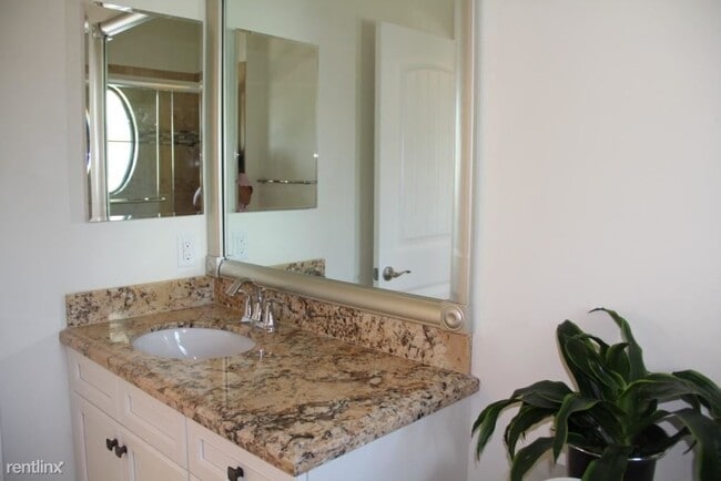 Building Photo - 3 br, 2.5 bath Townhome - 803 S Ocean Blvd...