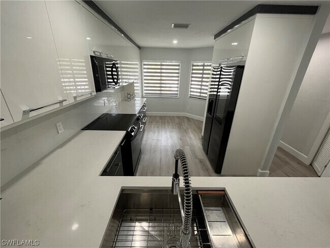 Building Photo - 4987 Pepper Cir