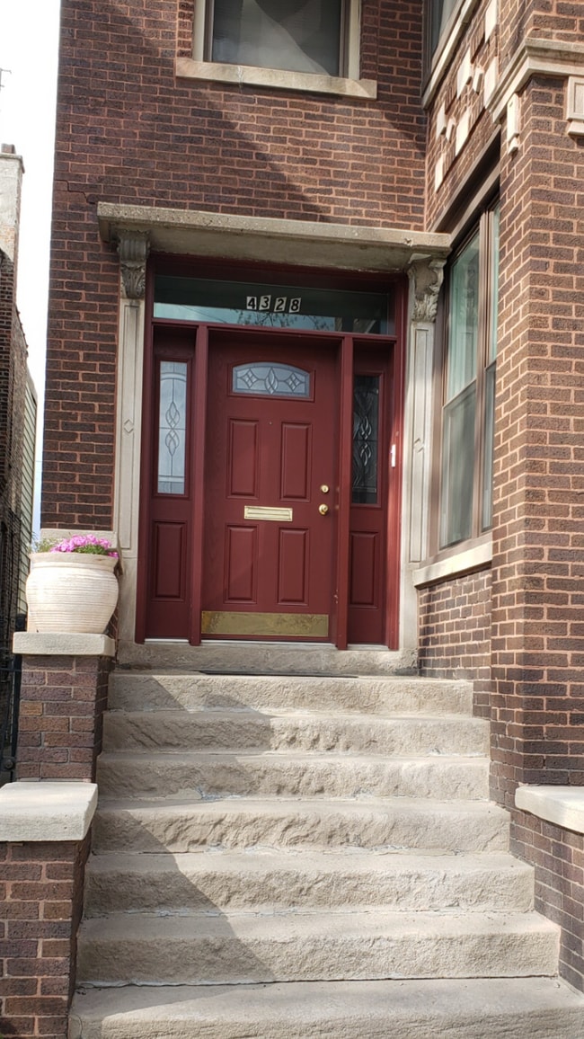 Building Photo - 4328 W Cermak Rd