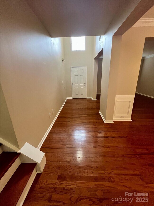 Building Photo - 7001 Mountain Top Ct