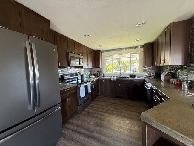 Building Photo - Now renting 3 bedroom House
