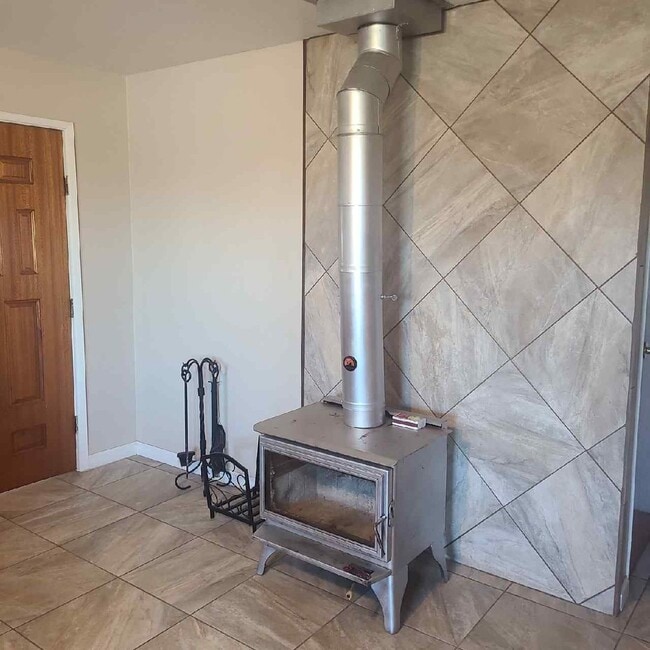 Building Photo - Charming 2 Bedroom 1 Bath Country Home!!!