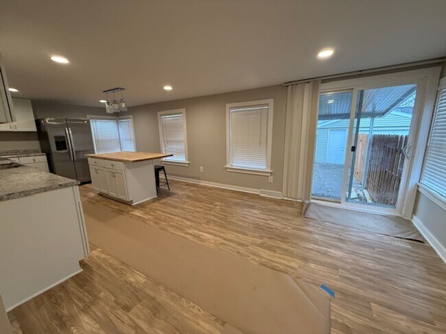 Building Photo - 2662 S 7th St