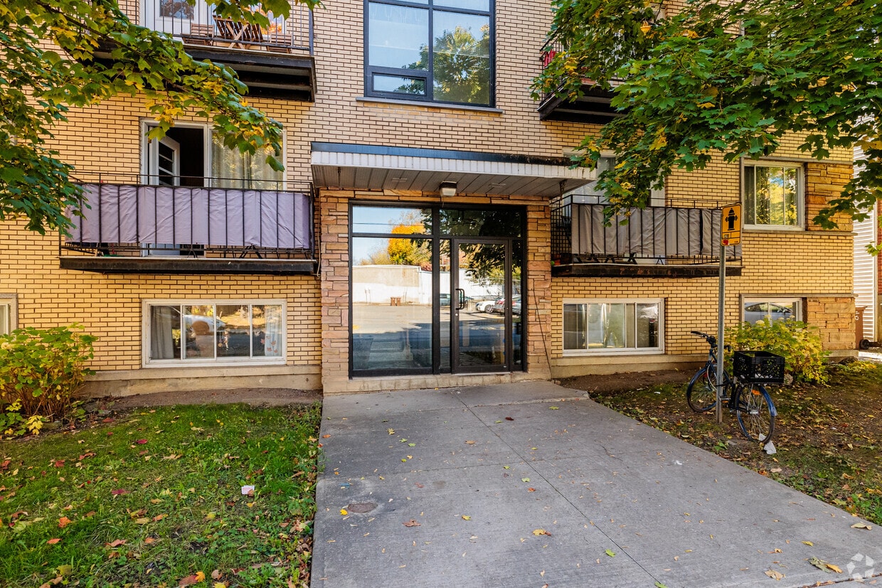 Photo du bâtiment - 830 Rue Gordon