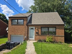 Building Photo - 5110 Chantilly Dr