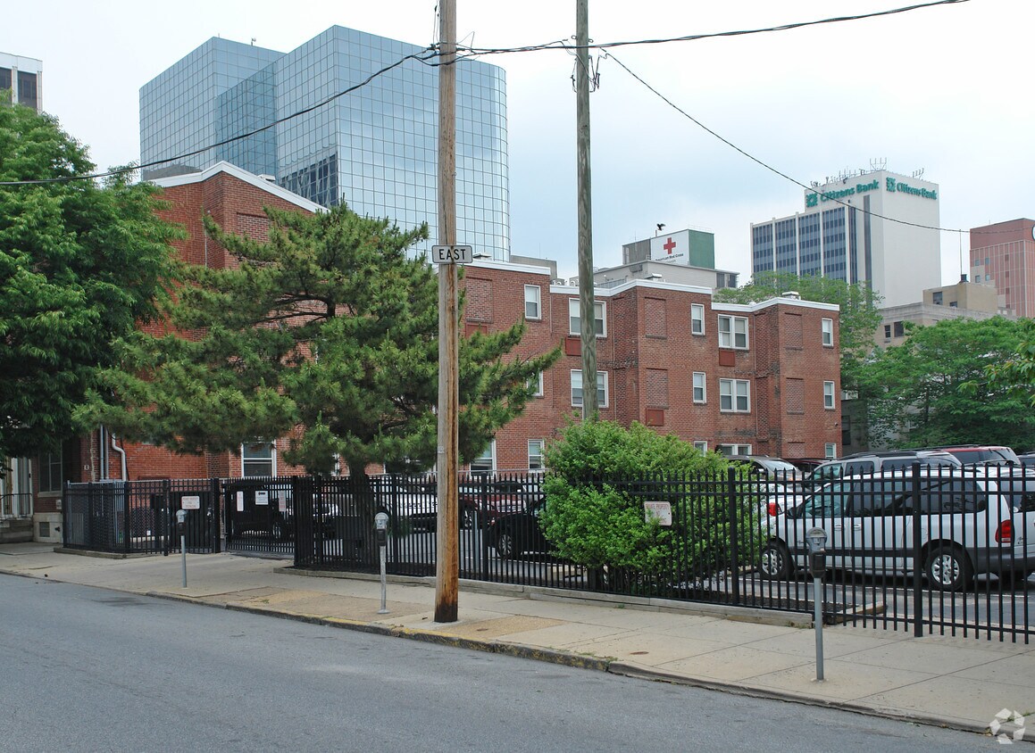 Primary Photo - 816 N West St