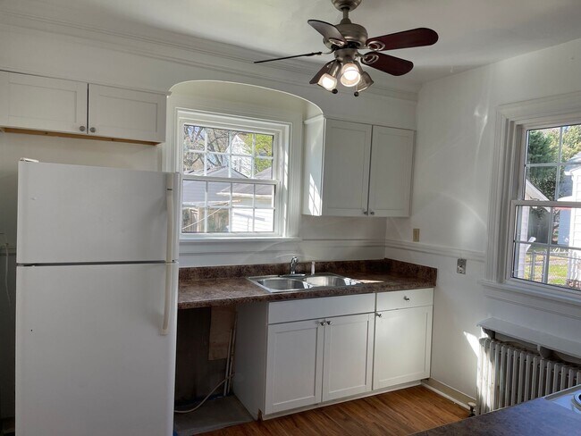 Building Photo - Single Family Home in Commodore Park