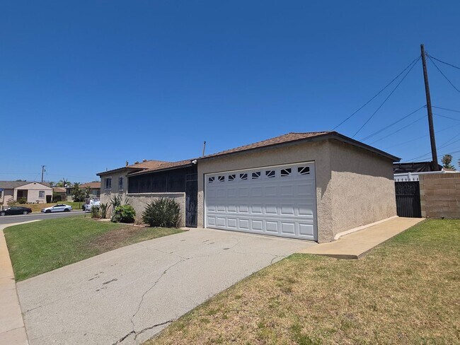 Building Photo - 2157 W 109th Pl
