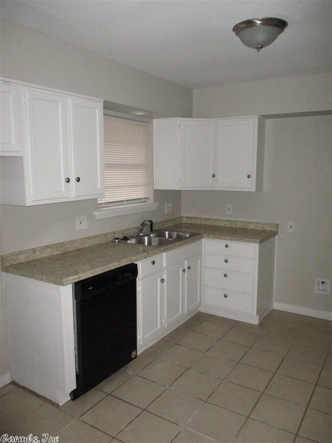Building Photo - 4504 Lynn Ln
