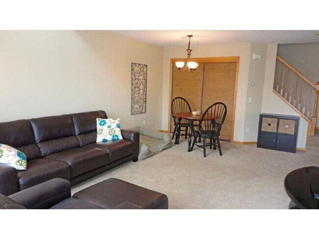 Foto del edificio - 2 Bedroom, 2 bathroom Townhome in Apple Va...